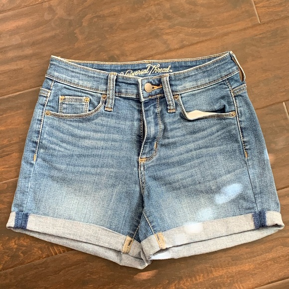 Universal Thread Short Shorts - Picture 1 of 3